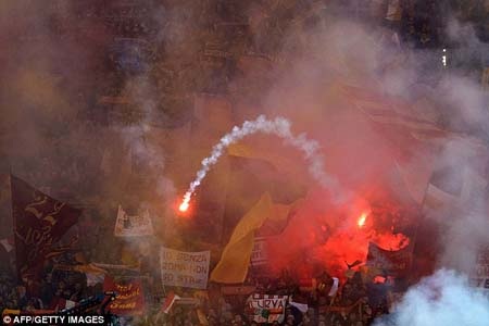 Bạo loạn kinh hoàng trước thềm trận derby Roma - 15 H.Long