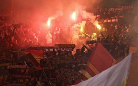 Bạo loạn kinh hoàng trước thềm trận derby Roma - 17 H.Long