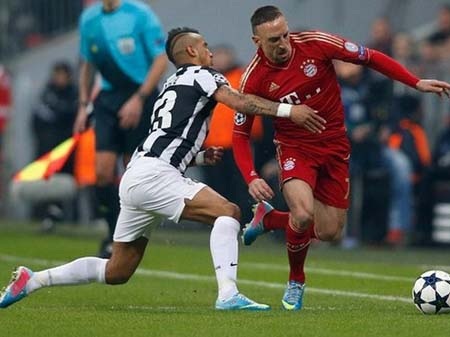 Những đôi chân Juventus hoàn toàn tê cóng trước sức mạnh của Bayern Munich
