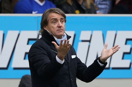 Mancini và một tuần định đoạt tương lai: Ngàn cân treo sợi tóc - 3 Mancini đang ở trong thế “ngàn cân treo sợi tóc”