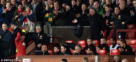 Rooney từ chối bắt tay Alex Ferguson - 1 H.Long