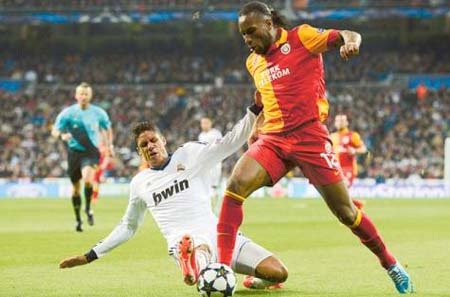 Raphael Varane - Thủ lĩnh mới của hàng thủ Real Madrid - 2 Drogba cùng rất nhiều “ngôi sao” khác đều câm lặng bởi sự xuất của Raphael Varane