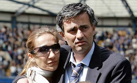 Vợ con bị “đạo chích” hỏi thăm, Mourinho tức tốc về London - 1 Mourinho sẽ chuyển tới Chelsea để bảo đảm an toàn cho gia đình?