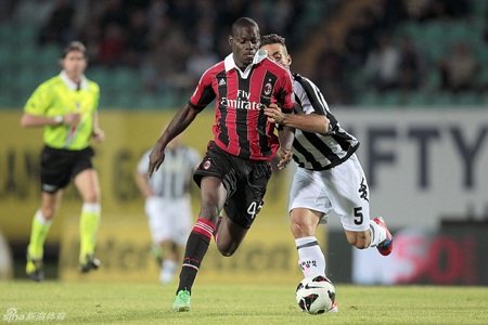 AC Milan đã thoát hiểm trước Siena, giành tấm vé dự Champions League đầy nghẹ thở