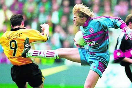 Những cuộc chiến kinh điển Bayern Munich - Dortmund - 3 Pha bóng rất xấu của thủ thành Oliver Kahn trong trận đấu năm 2000