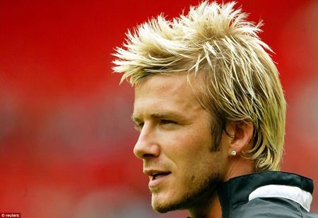 Những thay đổi kiểu tóc của David Beckham qua năm tháng - 11 Vẻ điển trai của Beckham càng được tôn lên khi anh chuyển sang kiểu tóc này, không lâu sau đó