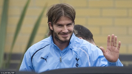 Những thay đổi kiểu tóc của David Beckham qua năm tháng - 24 Cả kiểu “bổ luống” khi tới tập luyện ở Tottenham