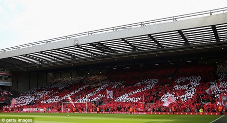 Ngày chia tay đầy xúc cảm của những “biểu tượng" Premier League - 13 Jamie Carragher không “dạo bước một mình” trong ngày chia tay Liverpool