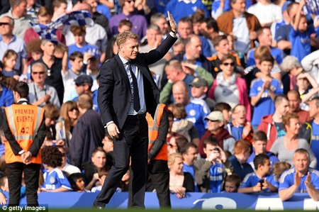 Ngày chia tay đầy xúc cảm của những “biểu tượng" Premier League - 9 David Moyes vẫy tay từ biệt những CĐV Everton để sang MU làm việc