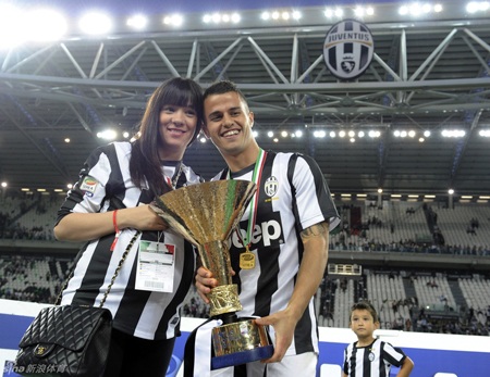Juventus giương cao Scudetto trong "bữa tiệc" cảm xúc - 13 Giovinco chung vui cùng bạn gái