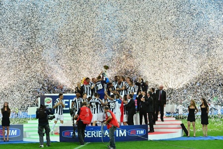 Juventus giương cao Scudetto trong "bữa tiệc" cảm xúc - 6 Juventus giương cao Scudetto đầy xứng đáng trong mùa giải họ thống trị tuyệt đối Serie A