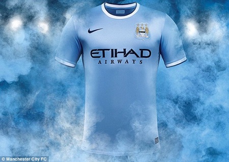 Man City trình làng áo đấu mùa giải mới - 1 H.Long