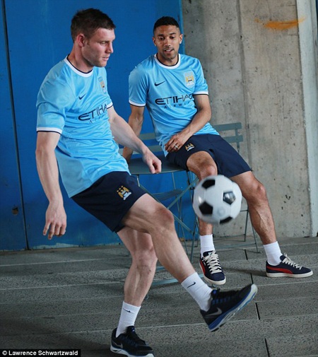 Man City trình làng áo đấu mùa giải mới - 7 H.Long