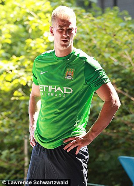 Man City trình làng áo đấu mùa giải mới - 9 H.Long