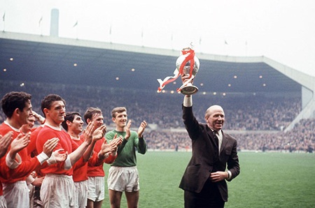 Alex Ferguson nghỉ hưu: Đế chế MU sẽ sụp đổ? - 1 Ngay sau khi mất “linh hồn”
