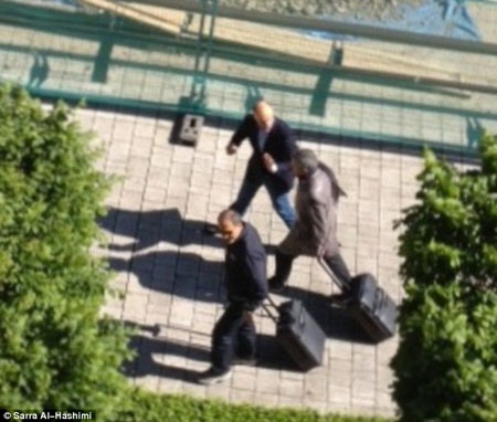 Mourinho bị bắt gặp trở về London