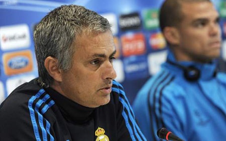 Mourinho xem Barcelona là “đội bóng một người” - 1 Mourinho cho rằng Barcelona quá phụ thuộc Messi