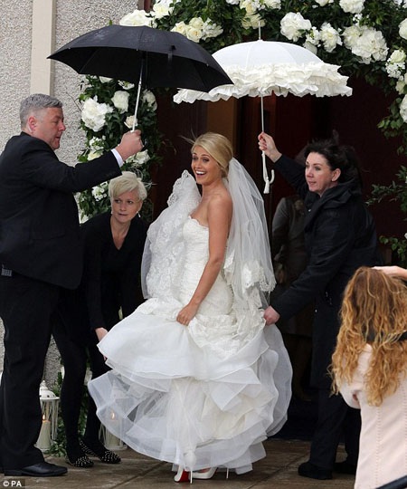 “Sao” MU lên xe hoa với người dẫn chương trình xinh đẹp - 5 H.Long