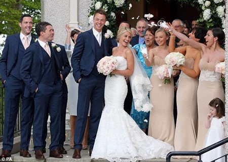 “Sao” MU lên xe hoa với người dẫn chương trình xinh đẹp - 6 H.Long