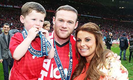 Rooney thể hiện thiện chí muốn ở lại MU - 1 Rooney muốn ở lại MU vì không muốn gây xáo trộn cho gia đình