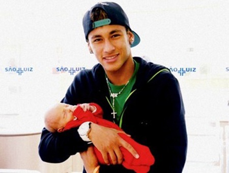 Những sự thật chưa bao giờ được công bố về Neymar - 2 Neymar học C.Ronaldo, thuê 1 phụ nữ mang thai cho mình