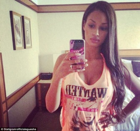 Chán quậy phá, “ngựa chứng” Balotelli sắp “đeo gông” - 2 Dự kiến, Fanny Neguesha sẽ kết hôn với Balotelli vào cuối năm nay