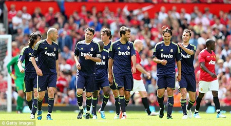 Những huyền thoại MU “phơi áo” trước Real Madrid - 10 Real Madrid vượt lên dẫn trước nhờ bàn thắng của Fernando Morientes