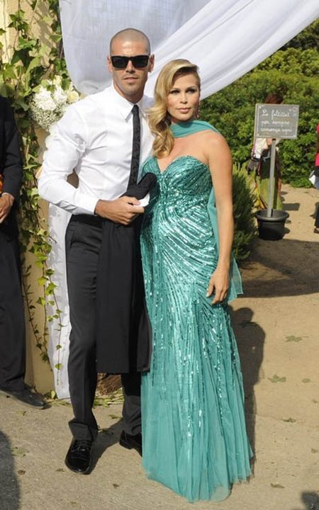 Hai vợ chồng Victor Valdes