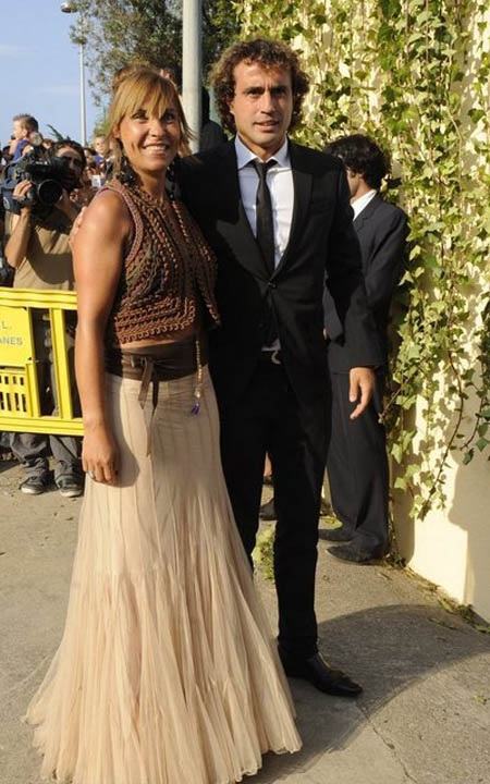 Vợ chồng cựu tiền đạo của Barcelona, Santi Ezquerro