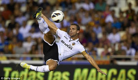 Tottenham chính thức chiêu mộ thành công Soldado với mức phí kỷ lục - 1 Soldado coi như đã trở thành người của Tottenham