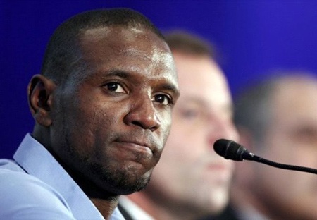 Abidal tố Barca quỵt tiền lương