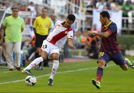 Sau 5 năm, Barcelona mới kiểm soát bóng ít hơn đối thủ - 1 Dù kiểm soát bóng ít hơn nhưng Barcelona vẫn vùi dập Rayo Vallecano