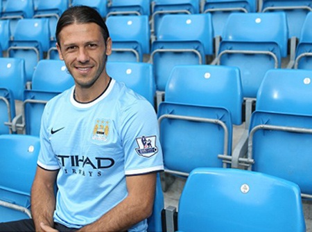 Vừa tới Man City, Demichelis đã “lăn đùng” ra chấn thương - 1 Tân binh Demichelis của Man City chưa thể ra mắt CLB