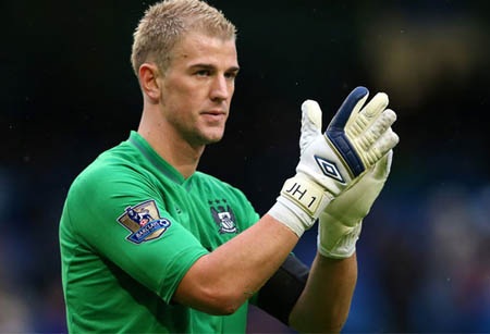 Đội hình kết hợp trong mơ giữa hai đội bóng thành Manchester - 1 Joe Hart luôn là chốt chặn vững chắc của Man City