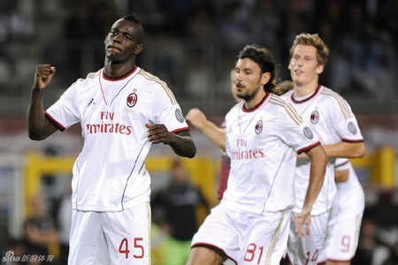 Balotelli đưa Milan từ cõi chết trở về trong ngày ra mắt của Kaka - 2 Balotelli đưa AC Milan từ cõi chết trở về với bàn thắng ở phút cuối cùng