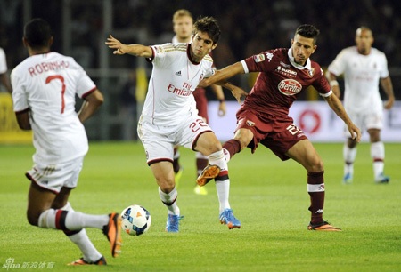 AC Milan hút chết trước Torino trong ngày ra mắt của Kaka