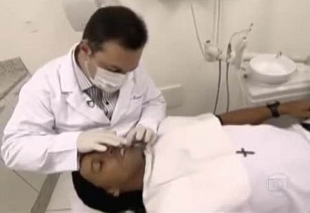 Ronaldinho khoe nụ cười sau ca phẫu thuật răng - 3 H.Long