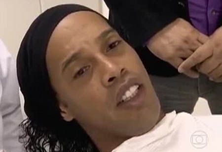 Ronaldinho khoe nụ cười sau ca phẫu thuật răng - 5 H.Long