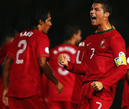 Vừa rực sáng, C.Ronaldo bất ngờ dính chấn thương - 1 C.Ronaldo đã dính chấn thương sau chiến thắng trước Bắc Ailen