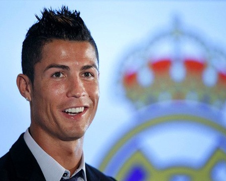 Florentino Perez: “Ronaldo là huyền thoại của Real Madrid” - 1 C.Ronaldo đã chính thức ở lại Real Madrid với mức lương kỷ lục