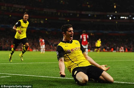 Lewandowski nhấn chìm Arsenal ngay tại Emirates - 2 Bàn thắng của Lewandowski đã nhấn chìm Pháo thủ