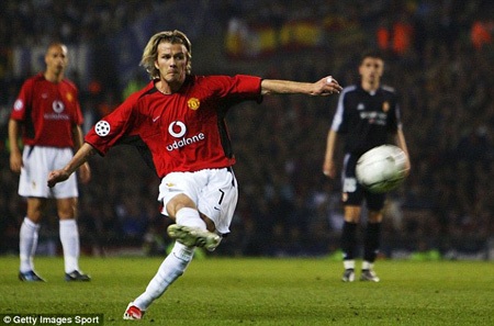 Beckham tiết lộ bí quyết sút phạt thượng thặng - 1 Những cú sút phạt thần sầu đã làm nên thương hiệu của David Beckham