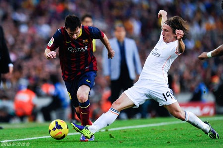 Lionel Messi lạc lõng hay làm nền cho Neymar ở Nou Camp? - 3 Những chấn thương liên miên khiến những bước chạy của Messi nặng nhọc hơn