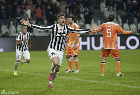 Hạ gục Udinese phút bù giờ, Juventus đóng đinh vào ngôi đầu - 2 Llorente đã ghi bàn thắng duy nhất trận đấu ở phút bù giờ