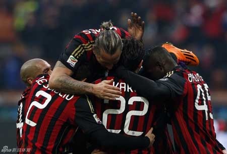 Kaka giúp Milan đại thắng, Inter chịu thất bại đau đớn - 1 AC Milan đã xuất sắc có được chiến thắng trước Atalanta