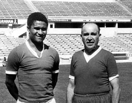 Eusebio qua đời: Tạm biệt ông, người dẫn đường bất tử! - 1 Hành trình tới Benfica của Eusebio là câu chuyện li kì