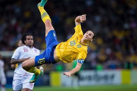Siêu phẩm vô lê của Ibrahimovic đẹp nhất năm 2013 - 1 Siêu phẩm vô lê đã giúp Ibrahimovic đoạt giải Bàn thắng đẹp nhất năm