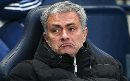 Mourinho đả kích truyền thông, cúi đầu nhận thất bại - 1 Mourinho cúi đầu nhận thất bại trước Man City
