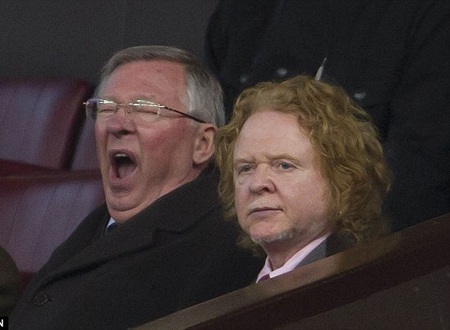 Sir Alex chán đời, ngáp ngắn ngáp dài xem MU thi đấu - 1 Lối chơi đơn điệu của MU khiến Sir Alex buồn ngủ?