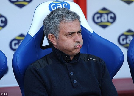 Mourinho: “Chelsea đã hết cơ hội vô địch” - 1 Mourinho thừa nhận Chelsea hết cơ hội vô địch